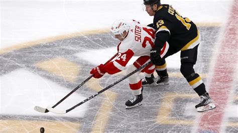 Bruins fastest to 50 wins in NHL history, beat Red Wings 3-2